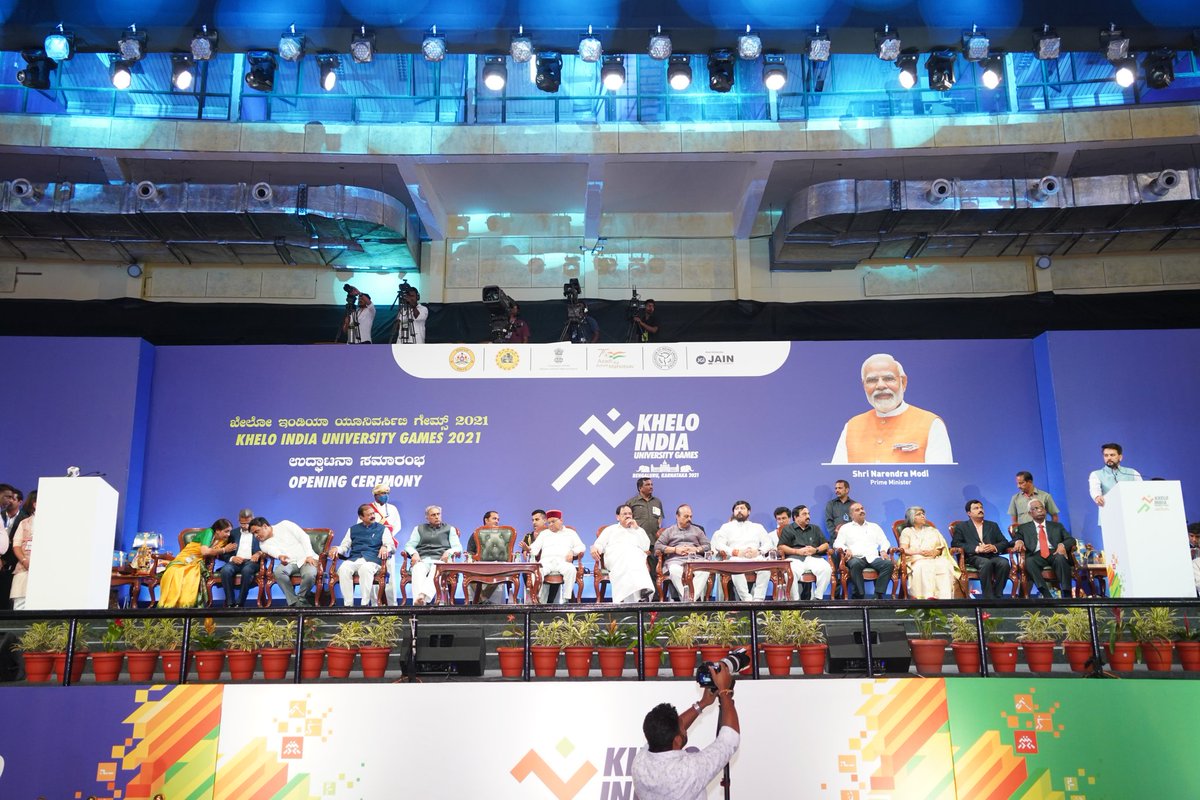drashwathcn's tweet photo. Took part in the opening ceremony of #KIUG2021 along with Hon’ble Vice-President @MVenkaiahNaidu avaru, CM @BSBommai avaru, Governor @TCGEHLOT avaru, &amp; other dignitaries. 

A platform like @kheloindia plays a major role in reviving India's sports culture at the grass-root level. https://t.co/h5ICsACqVv