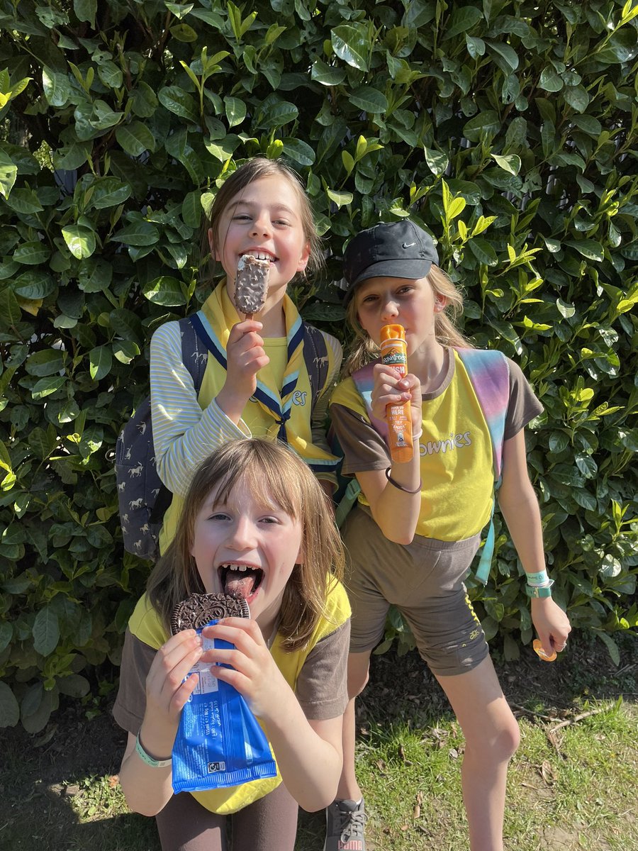 1st Hawthorns Brownies tweet media