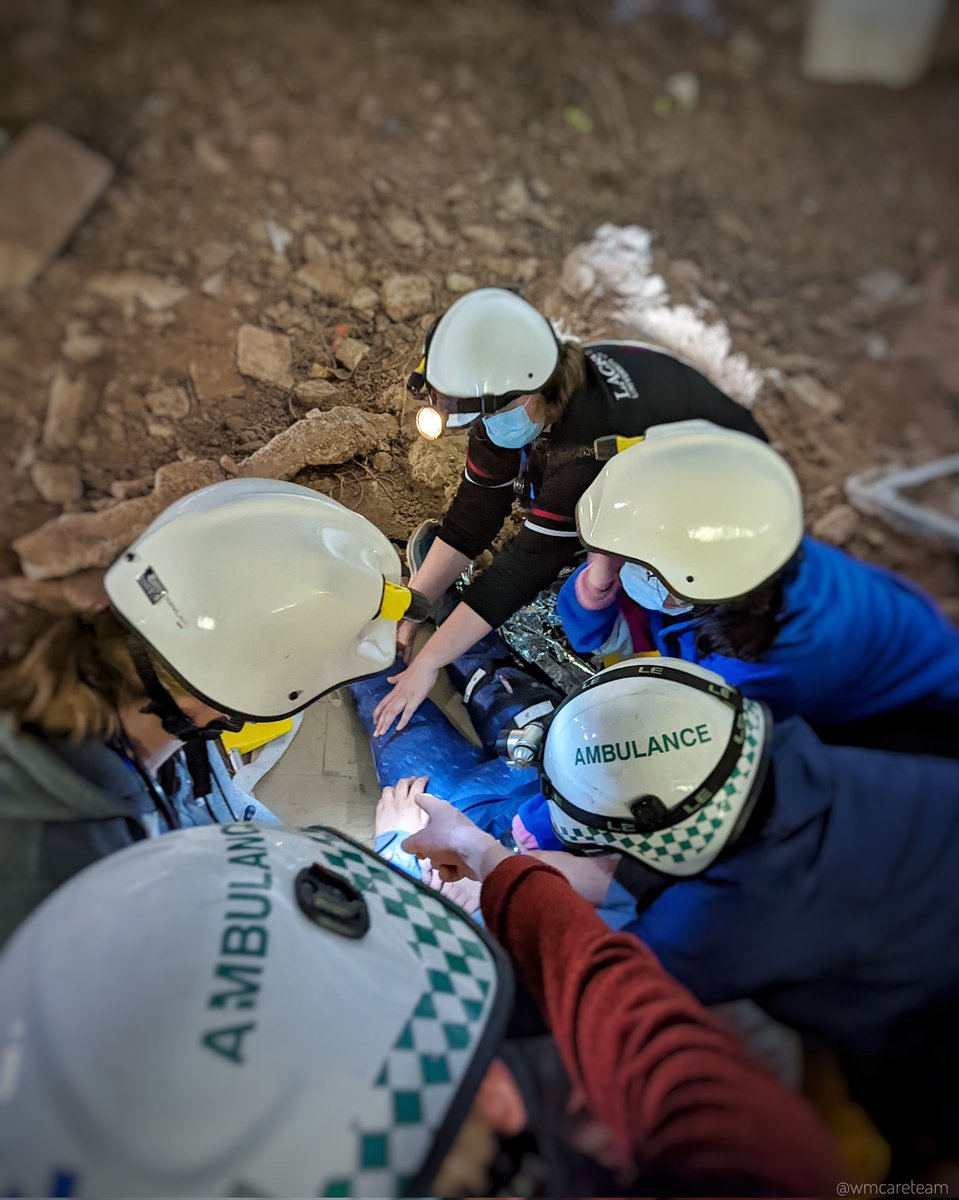 wmaspeterbowles's tweet photo. Myself and a few other @wmcareteam colleagues are helping facilitate some mass casualty trauma exercises today at @warwickmed 

It's day two of this year's #PHEMTEC weekend - a great course to get some training in pre-hospital trauma care
 https://t.co/vWiOgkLOly https://t.co/Gj3D0QK716