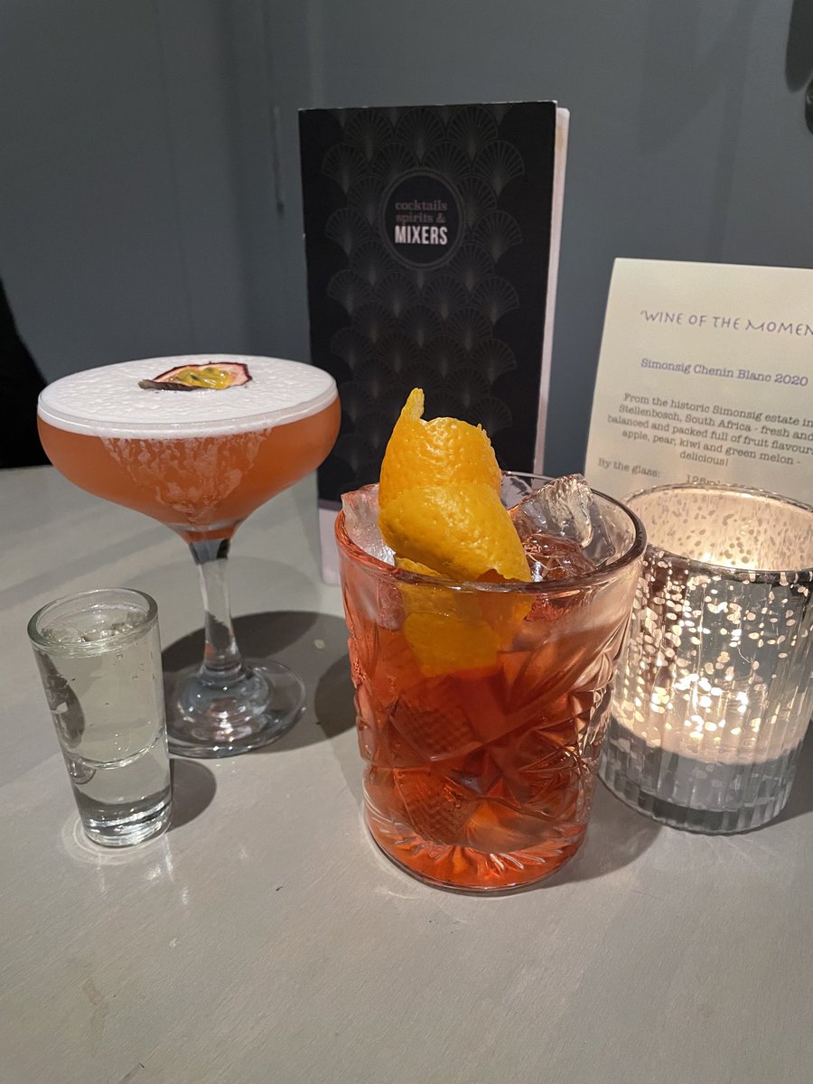 CameoWellfield's tweet photo. Sunday evening treat @CameoWellfield #walkin #kitchenopen #cocktails https://t.co/Y1LiC70Mk9