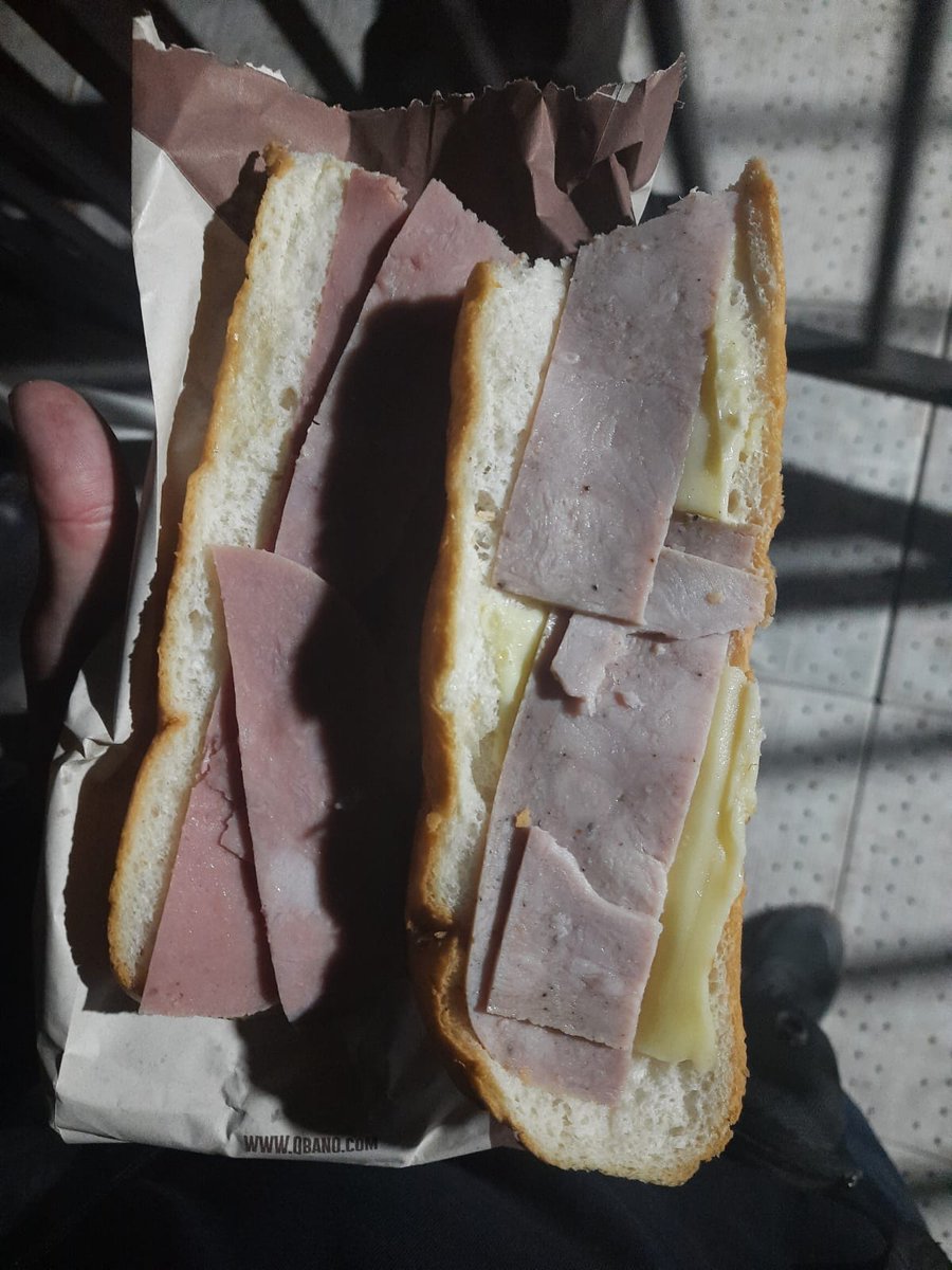 GioEscobar82's tweet photo. $20 mil pesos un @Sandwich_qbano en el concierto de Alejandro Sanz en #cali ni la mitad del jamón que le venden a una persona en un punto. Es preferible que cobren más y no salgan con esto. @SSociedades @camaracali @ViveConcierto señores #defensordelconsumidor @AlcaldiaDeCali https://t.co/KCHAsoQLZL