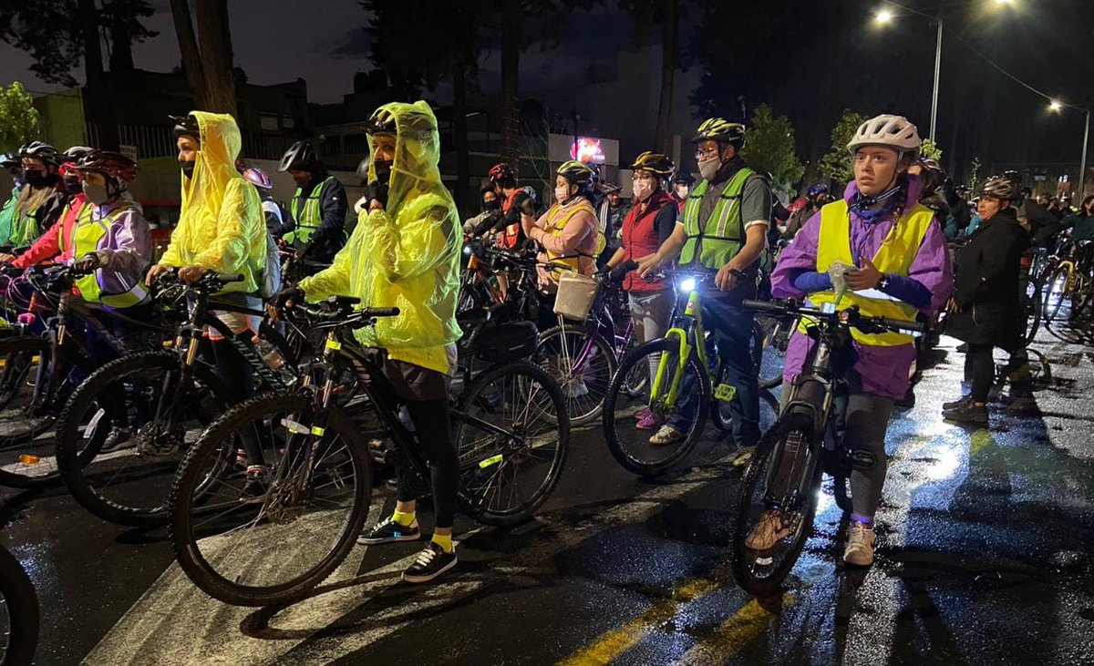 Con su tradicional Rodada <a href="/FundacionTlaloc/">Fundación Tláloc</a> festejaron sus diez años de realizar sus eventos nocturnos en bicicleta, con la idea de concientizar a la ciudadanía de que se puede considerar que es otro medio de transporte y por ello mismo piden respeto y más ciclovias
