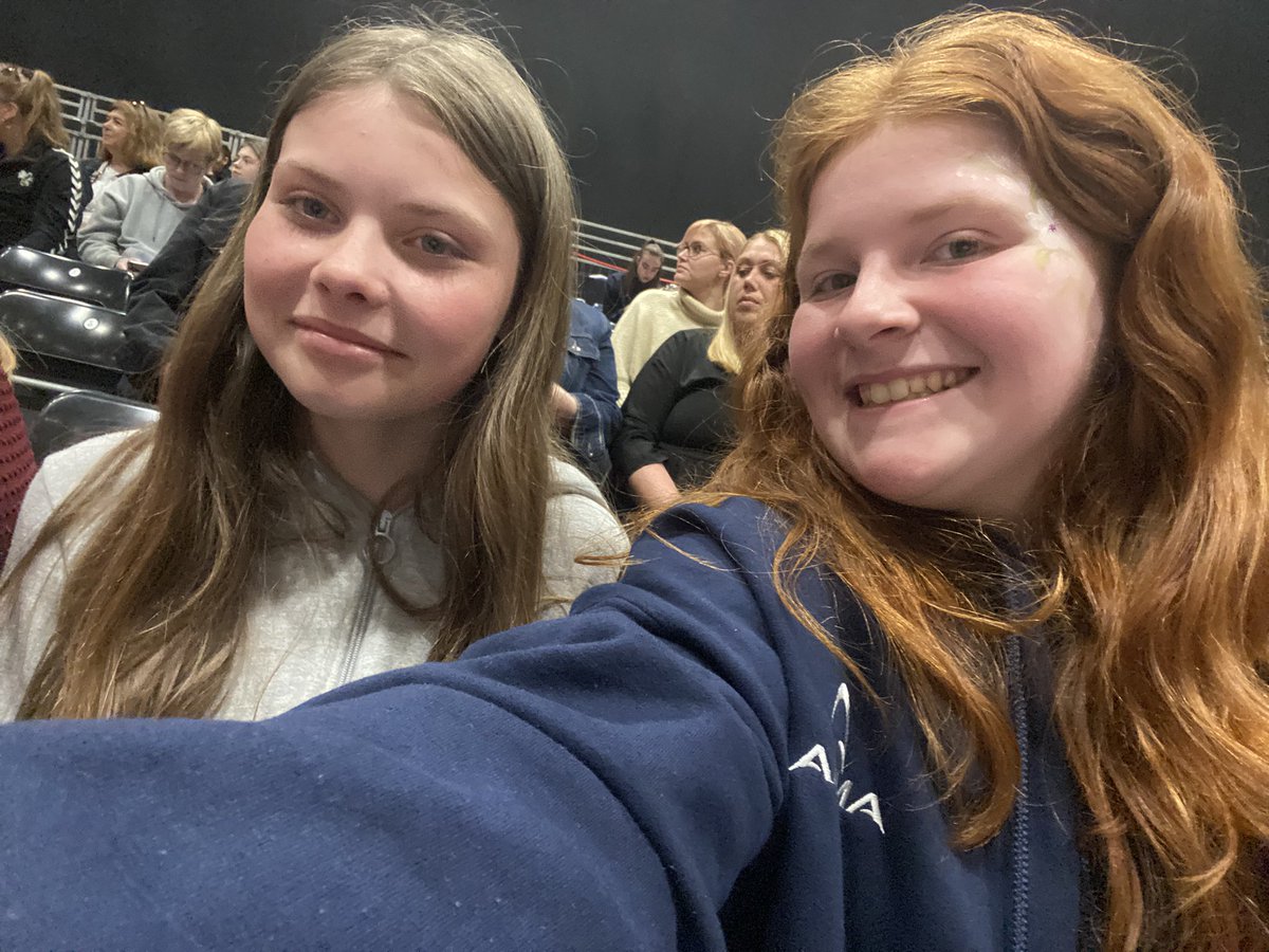 Chloe Hyde tweet media
