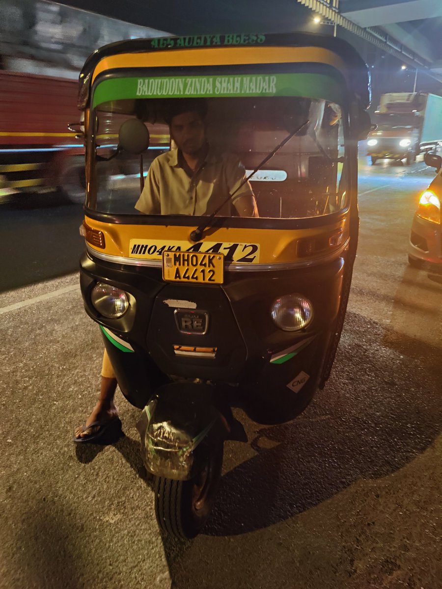 1987_almeida's tweet photo. @MumbaiPolice I had raised a complaint last night again on 100 a Rick driver and took him to kasturba police station Borivili E for rash driving &amp; using phone! Has he been fined? Can we see the receipt? https://t.co/7C5VyXv3sj