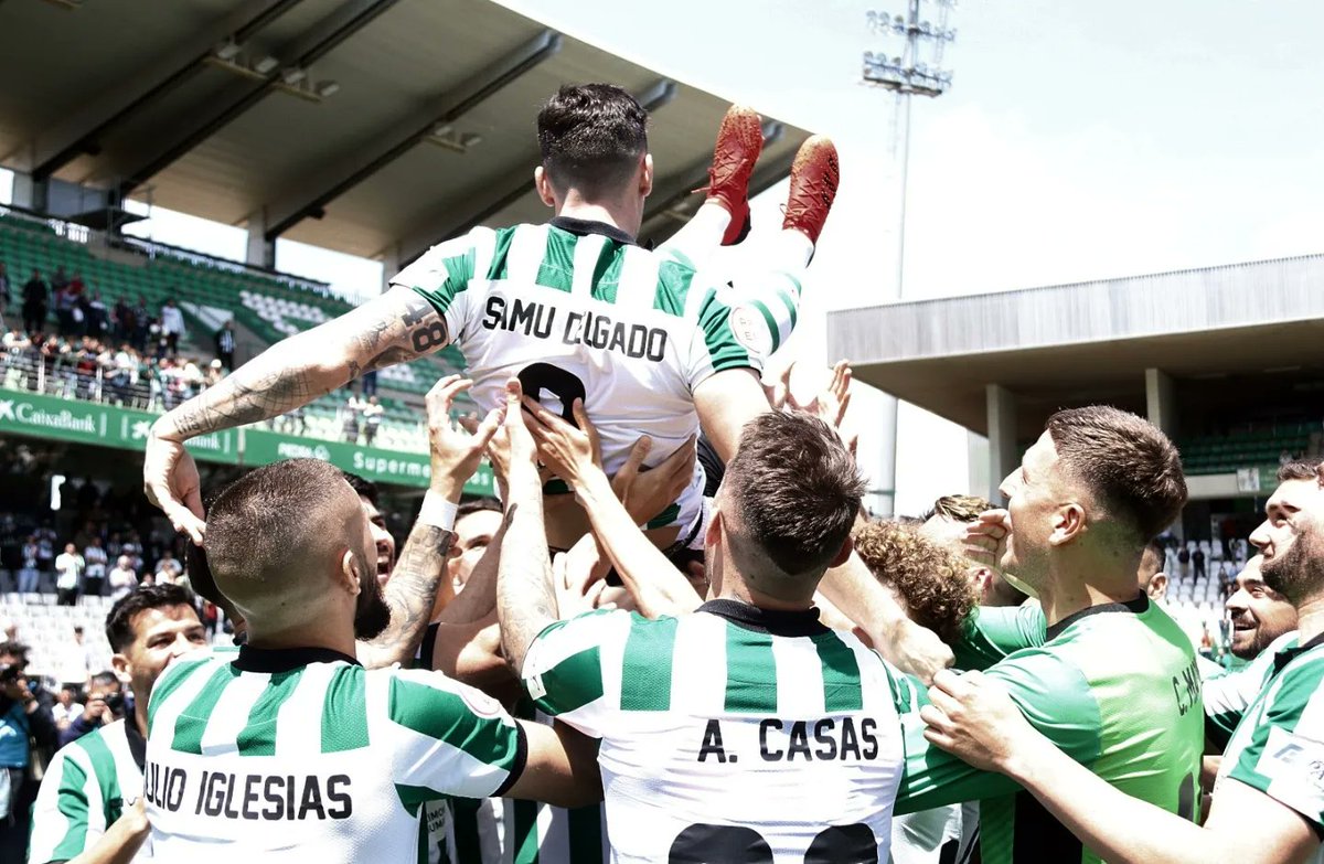 🥇 Campeones absolutos de la #SegundaRFEF 🏆 ✌️
#VolveremosCCF ⚽💚