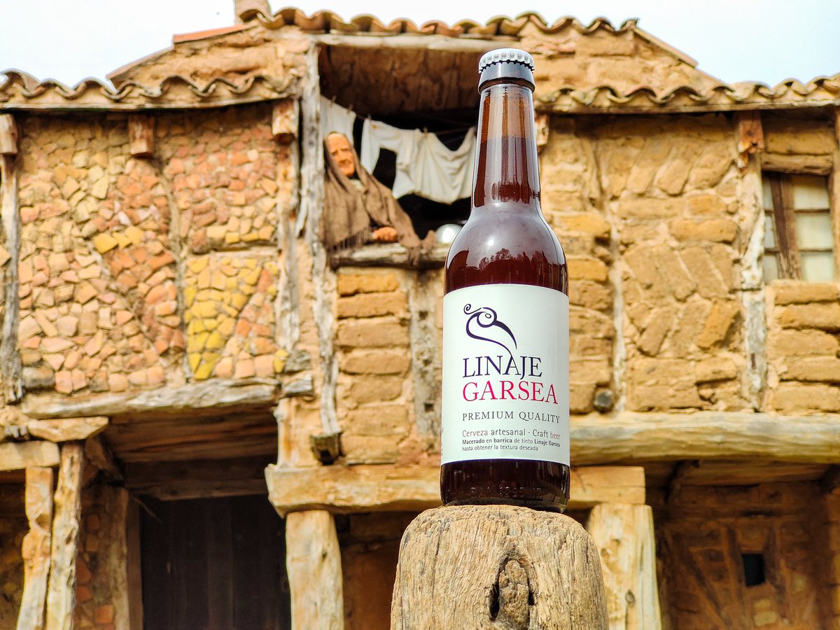 CervezaMica's tweet photo. Os recomendamos un planazo en la provincia de Burgos 🍻

Conocer @ArtlanzaQdA, la escultura más grande del mundo que recrea un pueblo medieval castellano y probar nuestra cerveza artesanal de la mano de @LGarsea 🍇

¿Conoces este lugar tan peculiar de Burgos?

#Mica https://t.co/b24r1u7YRg