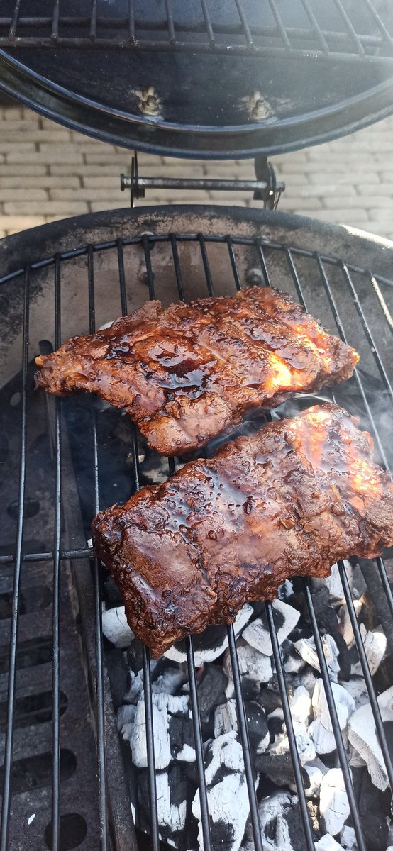 De eerste van het jaar! onlinespareribs.nl 
Geloof mij, lekkerder kun je ze niet krijgen, 9 ribs voor €52,50 met een fantastische marinade😋