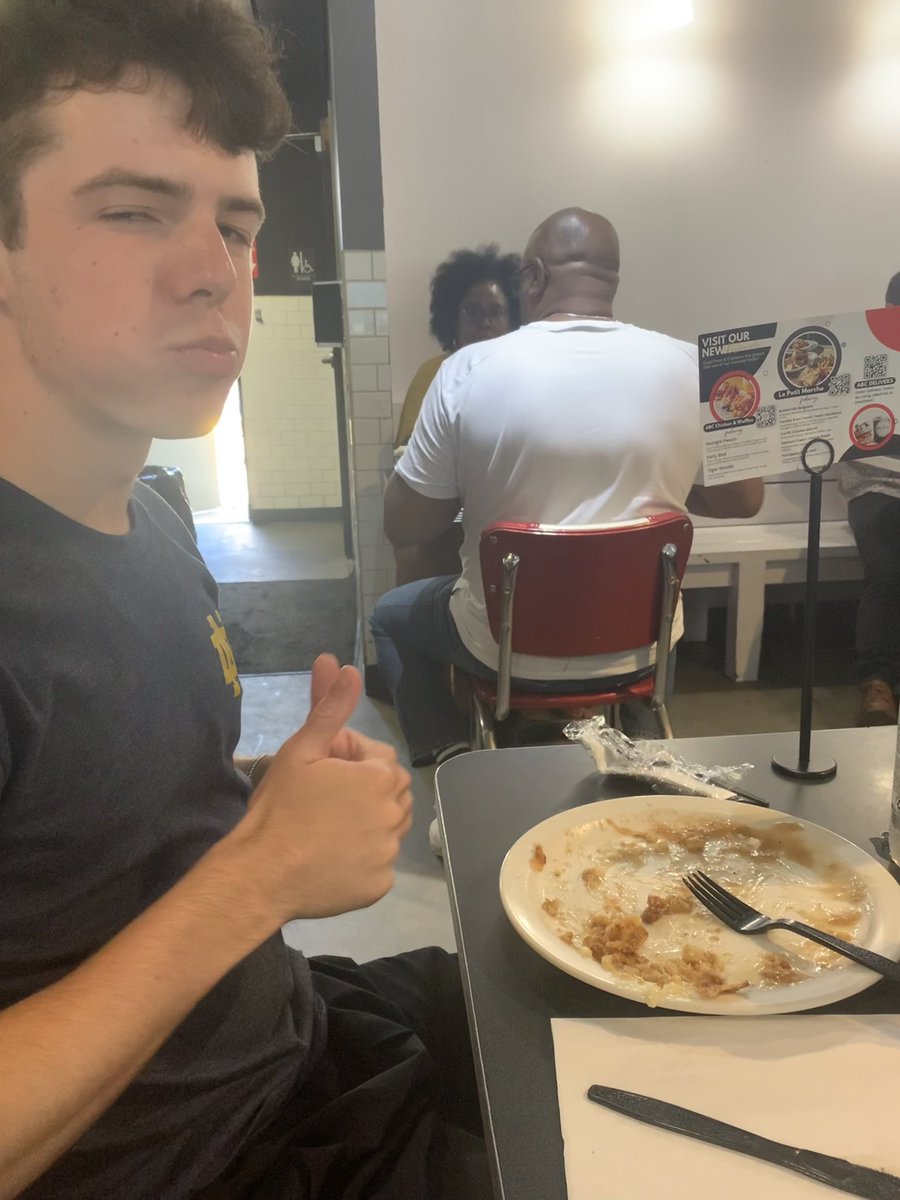 DecaGuerin's tweet photo. Made it to Atlanta! Before and After math of breakfast… #chowdown https://t.co/TkAyaAfUfH