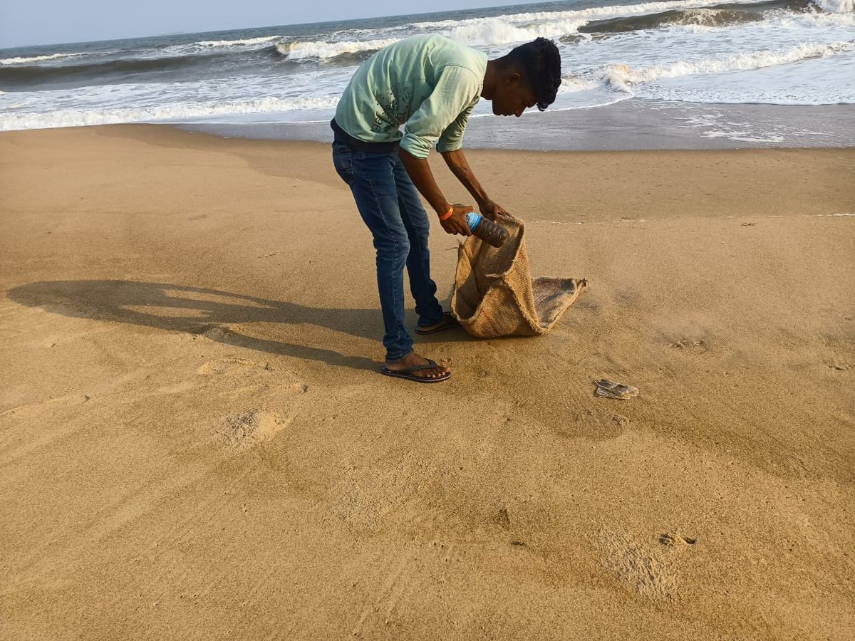 TKhetratrust's tweet photo. Honestly,the time to clean our environment of any dirt begins with individual action for collective clean communities.This is Paradeep beach, &amp; it's our duty to take care of it. @vanessa_vash
@SDGaction
@Connect4Climate
@GretaThunberg
@LicypriyaK @DG_NTA @PMOIndia @timesofindia https://t.co/DTrIeiaBjk