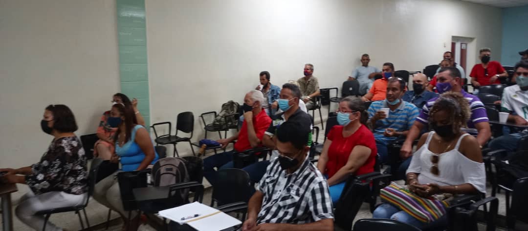 Como parte de su visita a <a href="/AcinoxT/">Acinox Las Tunas</a>, profesores de la <a href="/UniversidadMoa/">Universidad de Moa Dr. Antonio Núñez Jiménez</a> intercambiaron con egresados de la casa se altos estudios que hoy laboran en dicha empresa #UniversidadEmpresa #CreciendoConCiencia UniversidadCubana <a href="/DecanoElectrom1/">Decano_Electromecanica</a> <a href="/CubaMES/">MES</a> <a href="/columbie2019/">Angel_Columbie2019</a>