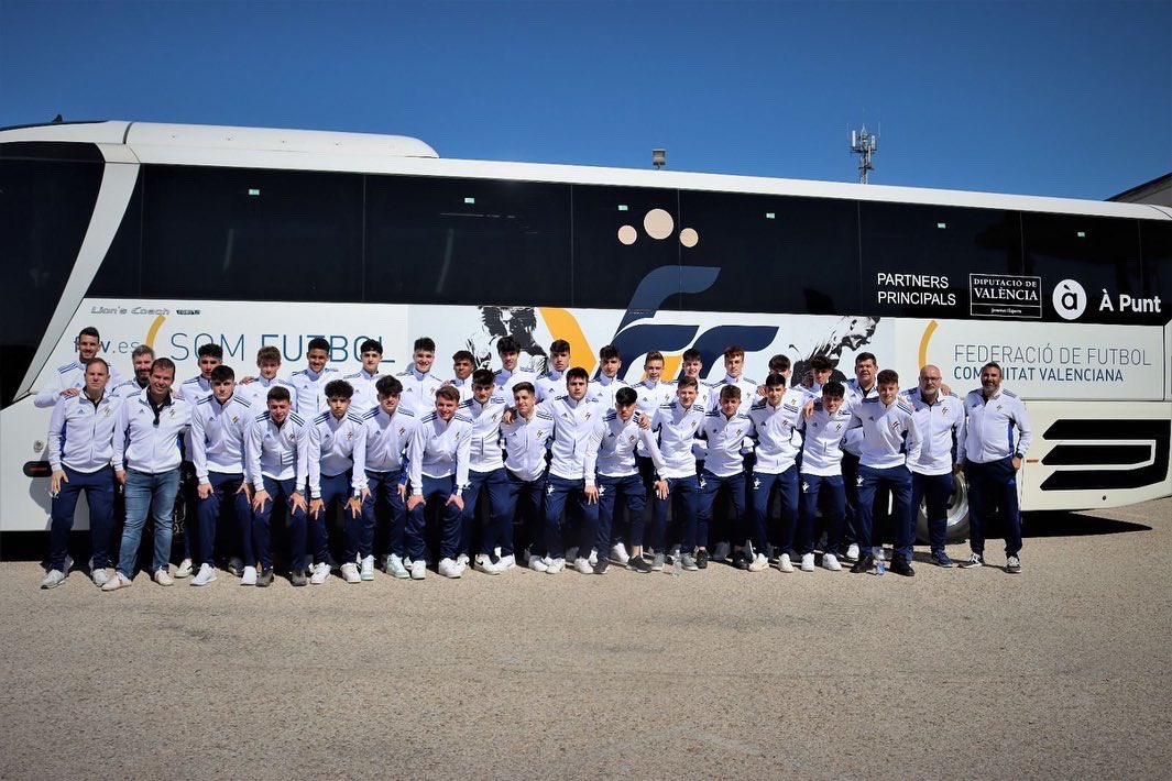 borjapalomero's tweet photo. Otra experiencia inolvidable más, en un nuevo Campeonato de España de Selecciones Autonómicas, en el que vuelvo a llenar la mochila de experiencia y aprendizaje. 1-2-3 VALENCIANA 🔸🔹⚽️ #SelecciónValencianaFútbolSala https://t.co/wClgPgi4iY