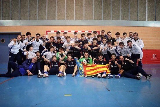 borjapalomero's tweet photo. Otra experiencia inolvidable más, en un nuevo Campeonato de España de Selecciones Autonómicas, en el que vuelvo a llenar la mochila de experiencia y aprendizaje. 1-2-3 VALENCIANA 🔸🔹⚽️ #SelecciónValencianaFútbolSala https://t.co/wClgPgi4iY
