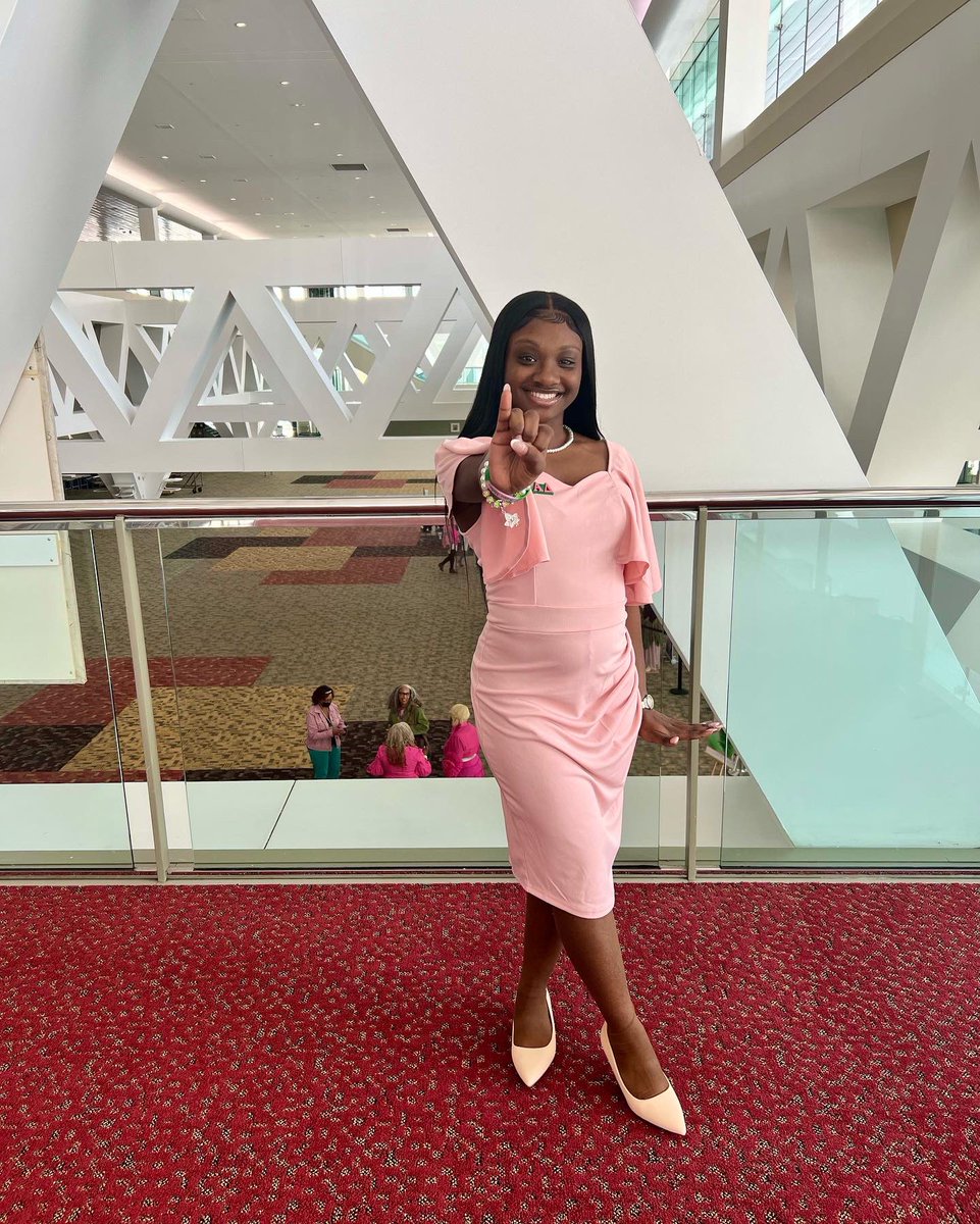 __kanijaa's tweet photo. it’s a PRETTY day to be an AKA.💗💚 #aka1908 https://t.co/N64RgPF8cw