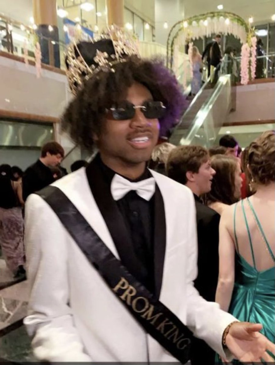 AKbasketball's tweet image. #AKBasketball represent!! See u Ev! #PromKing @_evansmithh_ #TCC