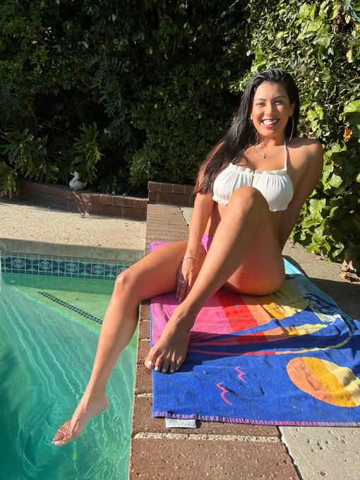 Hot girl summer body loading&hellip; https://t.co/JOxQQGXANW<a href="/tag/sorrynotsorry"class="tags"><span>#sorrynotsorry</span></a><a href="/tag/bodybygia"class="tags"><span>#bodybygia</span></a><a href="/tag/giafey"class="tags"><span>#giafey</span></a>