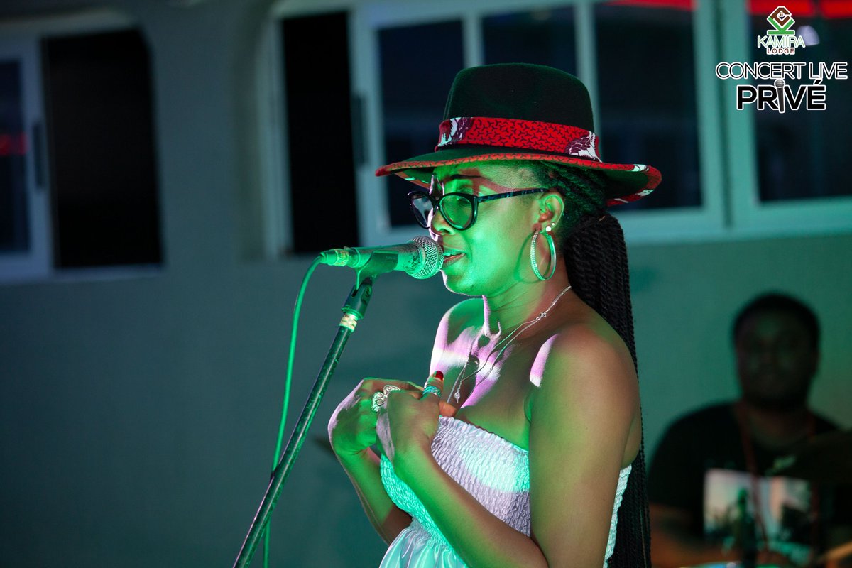 kamiralodge's tweet photo. #ConcertPrivéKL

OTOUFO sur scène a renoué avec les racines des terres qui l'ont vu naître et grandir.

En  Ifè ou Akposso elle a offert un voyage mélodieux où se mêlent #nostalgie #authenticité...

Nous l'avons baptisé "La douce voix des Plateaux" 🫡
#TgTwittos https://t.co/zgO1ZrJFHa