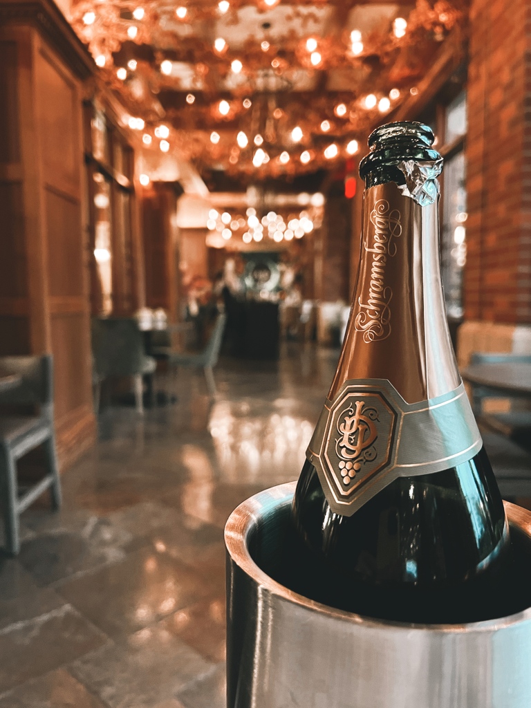 FARO is at the ready for your next special occasion ✨

Make a reservation here: l8r.it/NeyZ