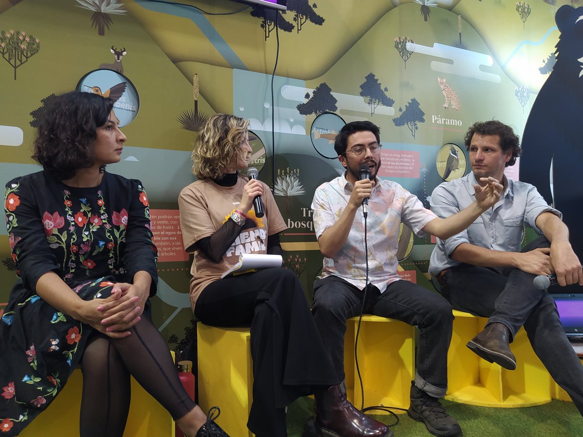 humedalesbogota's tweet photo. Hoy estamos en la @FILBogota conversando con el @inst_humboldt sobre los elementos que transforman una ciudad en una 'Biodiverciudad'. Nos acompañan María Mejía, Juana Leal, Jorge Escobar y Martín Anziellini🌱 Sigue la transmisión en vivo en👉https://t.co/y1duGpZlGP https://t.co/lntPnNaLUH