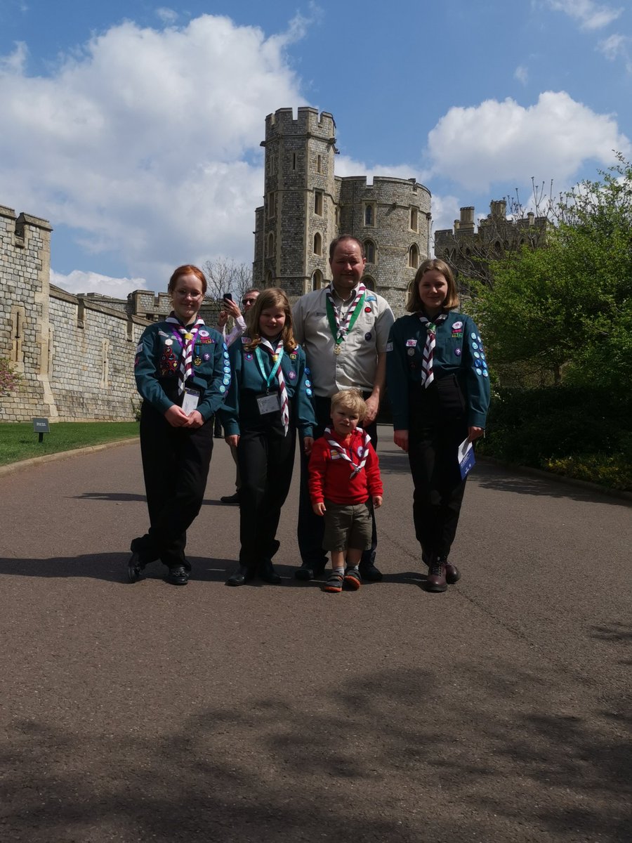thubbardt's tweet photo. Amazing day at Windsor with my fabulous family, supporting my eldest who could finally celebrate her Chief Scouts Commendation for Meritous Conduct.
#CumbriaScouts #StGeorgesDay2022 #ScoutsDayOfCelebration #kentdalescouts @QES_KL @CumbriaScouts https://t.co/s5487gqQaR