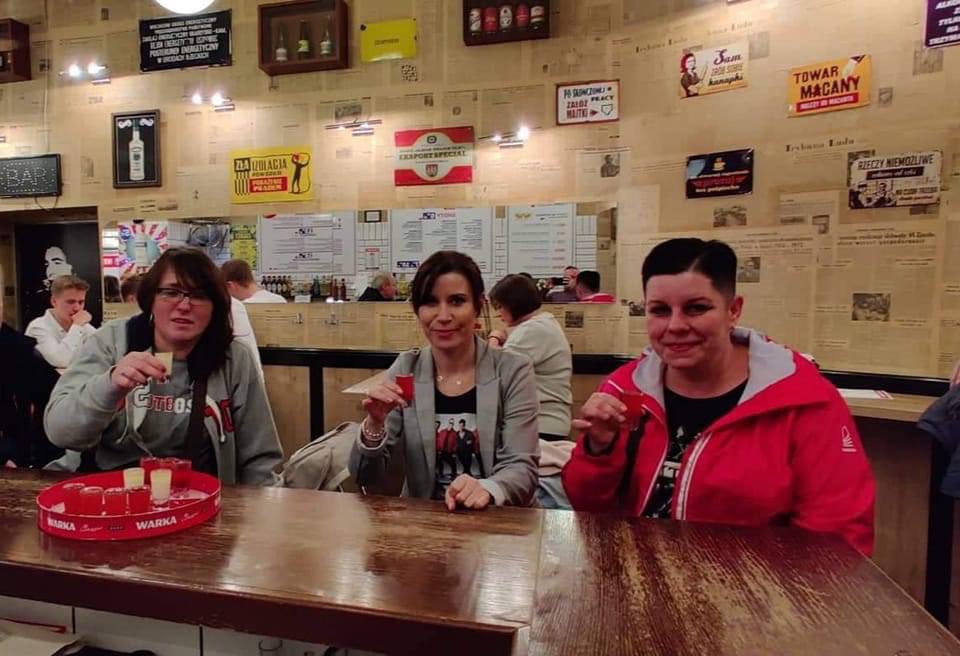BellaHolla77's tweet photo. Polish Blockheads Forever ! @ikusia77 @Justyna57951266 Cheers to #NKOTBDay 🥂🍾 https://t.co/mcIQru2SbS