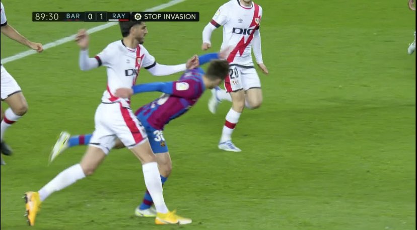 zjfcb's tweet photo. @FCBarcelona not the best performance today but What a robbery https://t.co/7xYdms9jl6