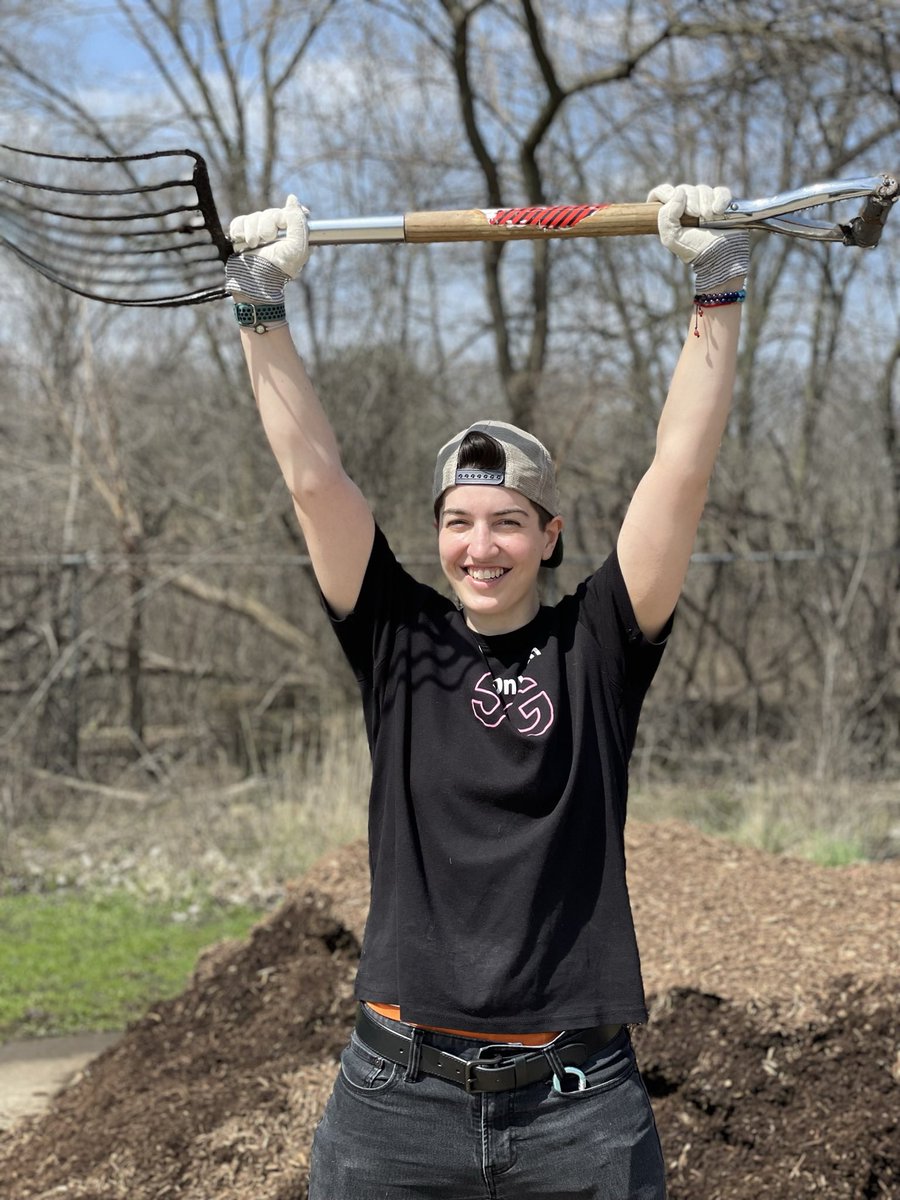 mobile_mile's tweet photo. A few more photos from Earth day the Signature way 😁🌎🌍🌏 So thankful we had this opportunity to help out and volunteer here! #EarthDay #cleantheearth #EarthDay2022 #TMobile #Chicago https://t.co/yvX5SDh3Tk