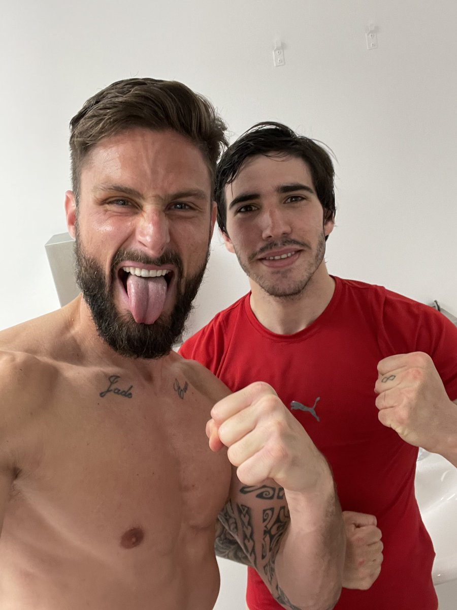 _OlivierGiroud_'s tweet image. Succede a chi ci Crede!!! 🙏🏼
Always believe!!! 🙏🏼
Daaaiii ragaaa 💪🏼💪🏼💪🏼
Forzaaa MILAN ♥️🖤 #SempreMilan