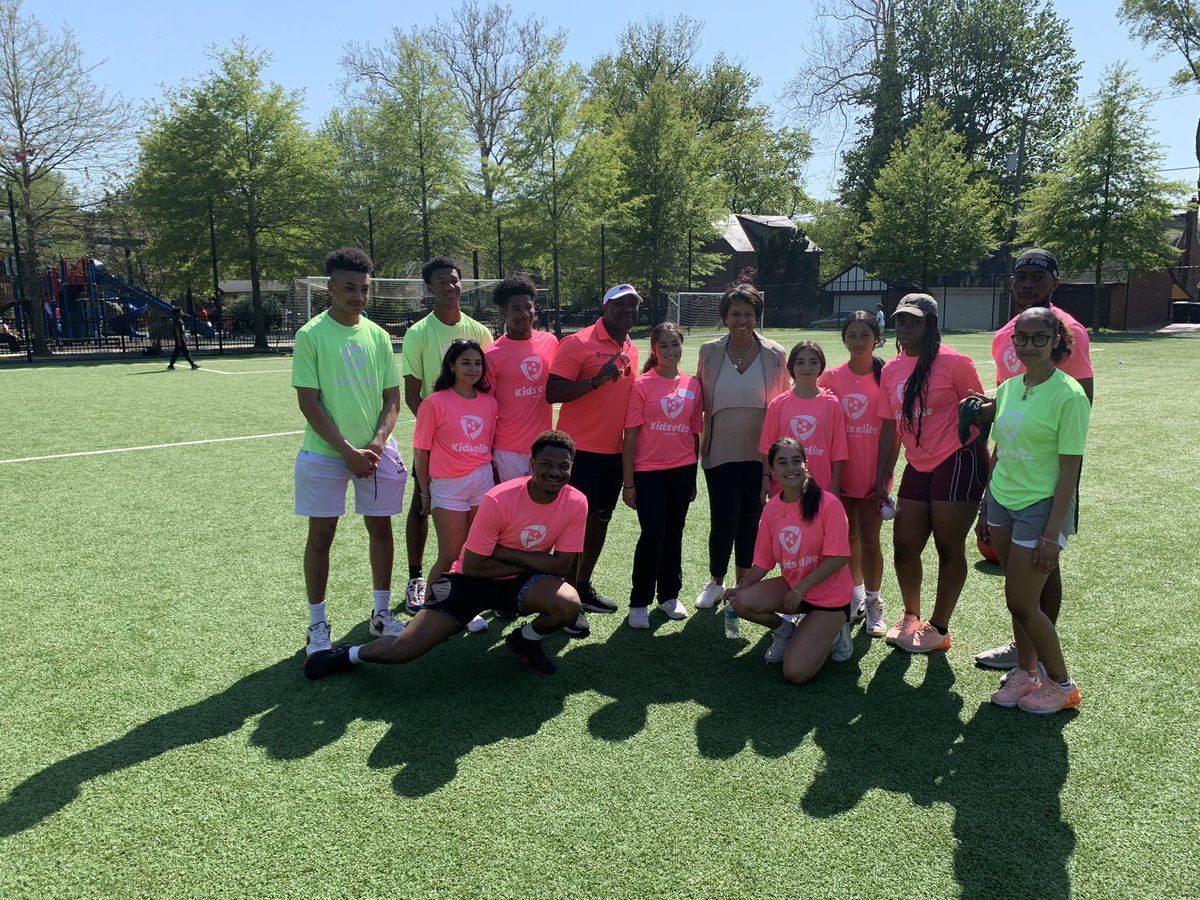 AMMitchellDC's tweet image. It was a pleasure to join @MayorBowser and @DCMOWPI to bring greetings to the DC Chapter of @JackandJillInc for their 10th annual health and fitness event! 

Thank you for continuously creating space for children to stimulate their growth and development!

#Ward4Proud
#WeAreDC