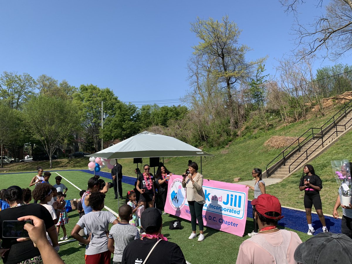 AMMitchellDC's tweet image. It was a pleasure to join @MayorBowser and @DCMOWPI to bring greetings to the DC Chapter of @JackandJillInc for their 10th annual health and fitness event! 

Thank you for continuously creating space for children to stimulate their growth and development!

#Ward4Proud
#WeAreDC