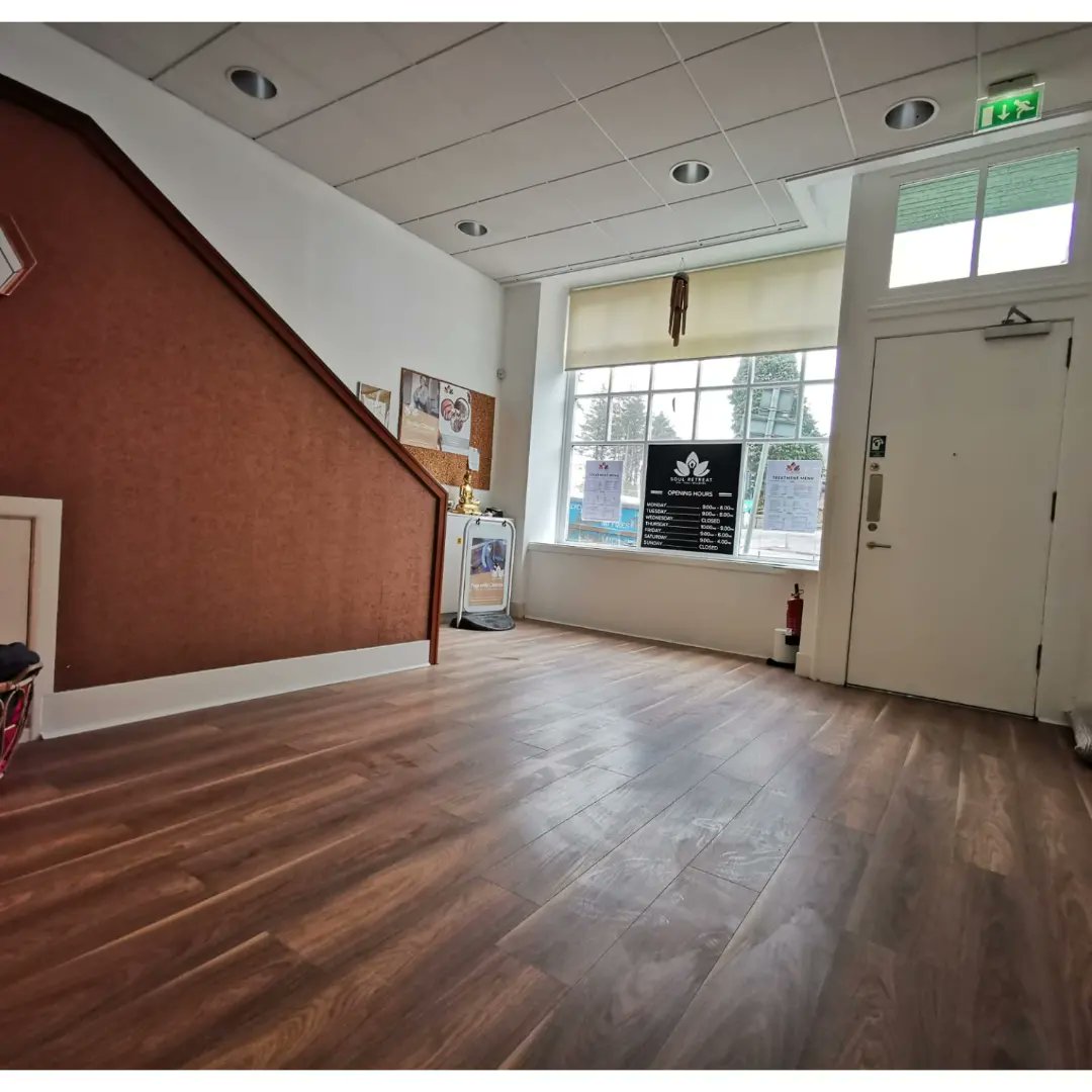 GeerafDecorator's tweet image. 🧘‍♀️We provide the highest level of service standing on our head 🧘‍♀️

🧘We just finished repainting yoga studio @soulretreatedinburgh in refreshing and shiny silk white🧘

🏦Beautiful place once being a bank converted now to spa, yoga studio and place to treat your soul and body 💆