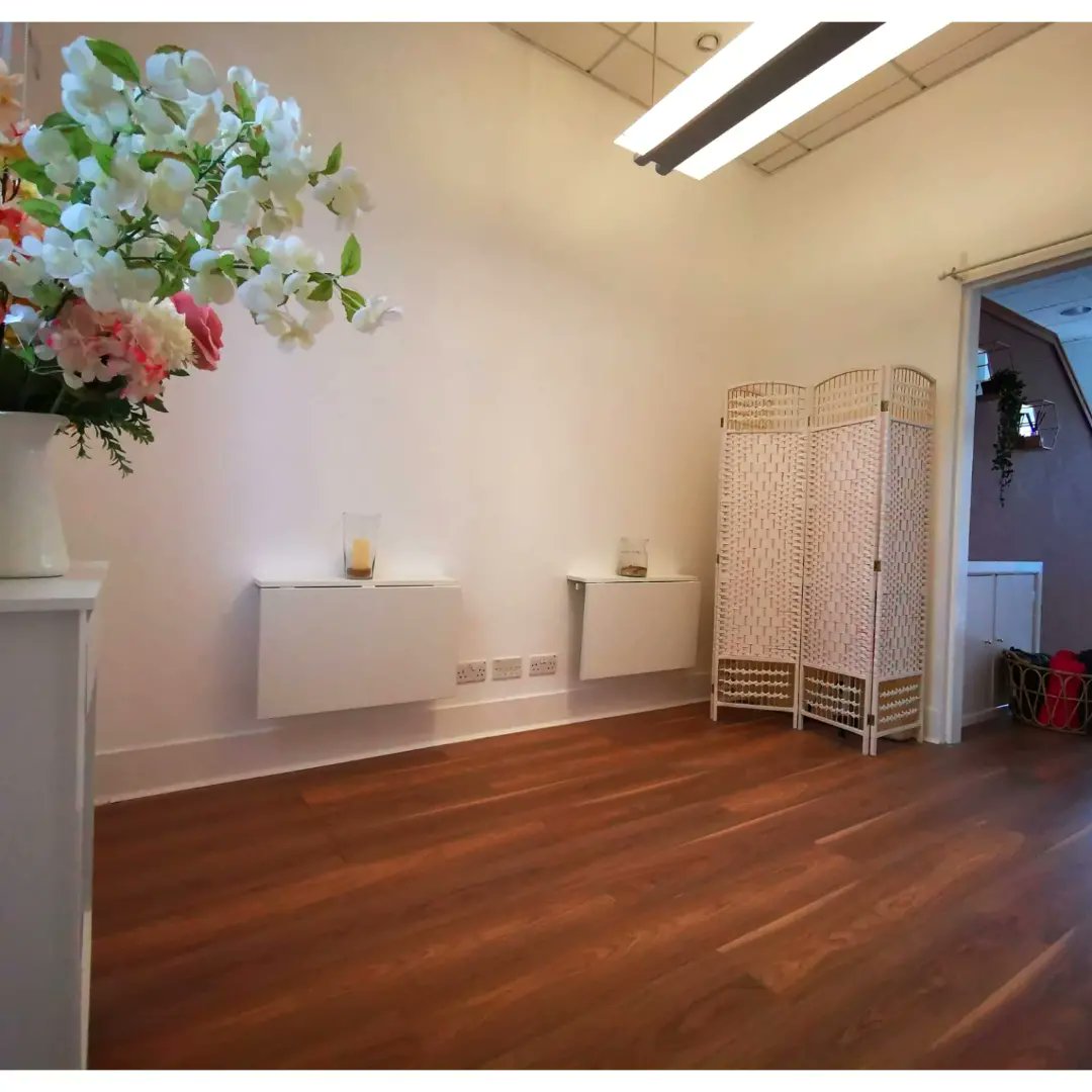 GeerafDecorator's tweet image. 🧘‍♀️We provide the highest level of service standing on our head 🧘‍♀️

🧘We just finished repainting yoga studio @soulretreatedinburgh in refreshing and shiny silk white🧘

🏦Beautiful place once being a bank converted now to spa, yoga studio and place to treat your soul and body 💆