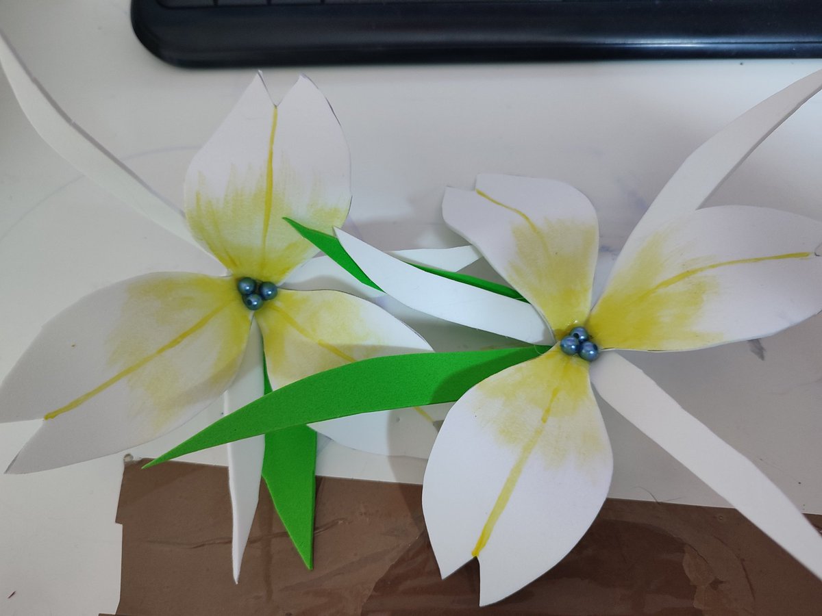 venoaeon's tweet photo. blumen die ich heute für @cyberscwiseria gebadtelt habe <3 https://t.co/8aEmoHT6Rk