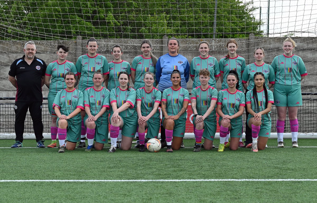BrianRossiter1's tweet photo. Tuffley Rovers LFC 2021-22 https://t.co/M1QYxeVfku