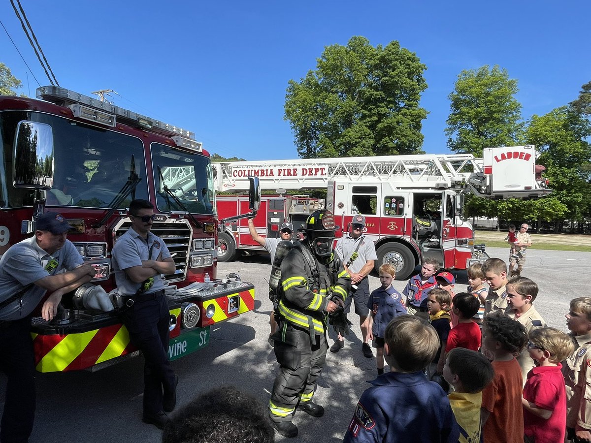 CABar's tweet photo. Thank you @ColaFire for coming to #Pack100’s Cub Scout Community Helper meeting this afternoon. Station 9 made some little boys dreams come true! (Thanks to @MikeDeSumma for helping me out! You the real MVP!) https://t.co/nQIg7PiFub