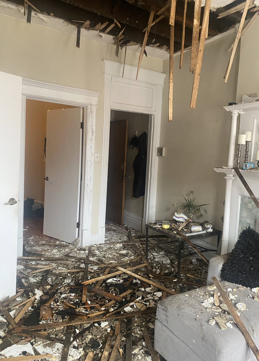 imsojuliia's tweet photo. Update- he started another fire this morning and my place is completely fucked. Cheers xxx https://t.co/DbdQtdboFF
