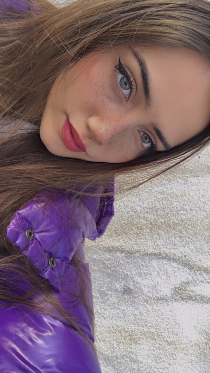 Demek ablam bu yüzden hala 6 yaşında gibi görüyordu