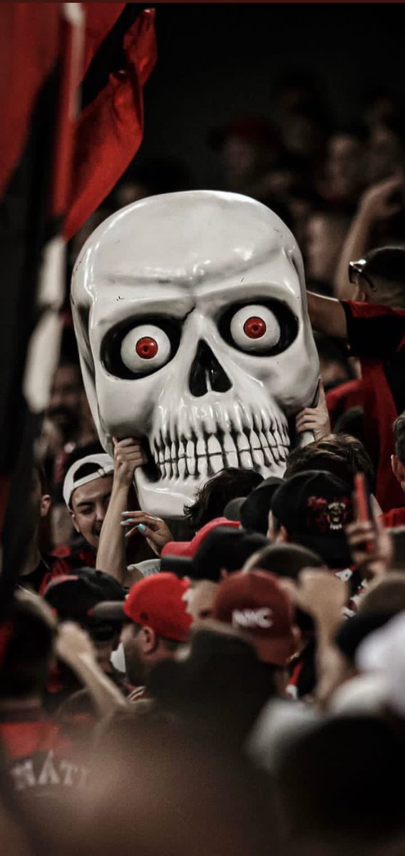 FernandoCapTof's tweet photo. Minha torcida é o terror. @Tof1977oficial @AthleticoPR . Fotaça de autor desconhecido. Quem souber avisa para os devidos créditos. https://t.co/9uHHcyMIv6