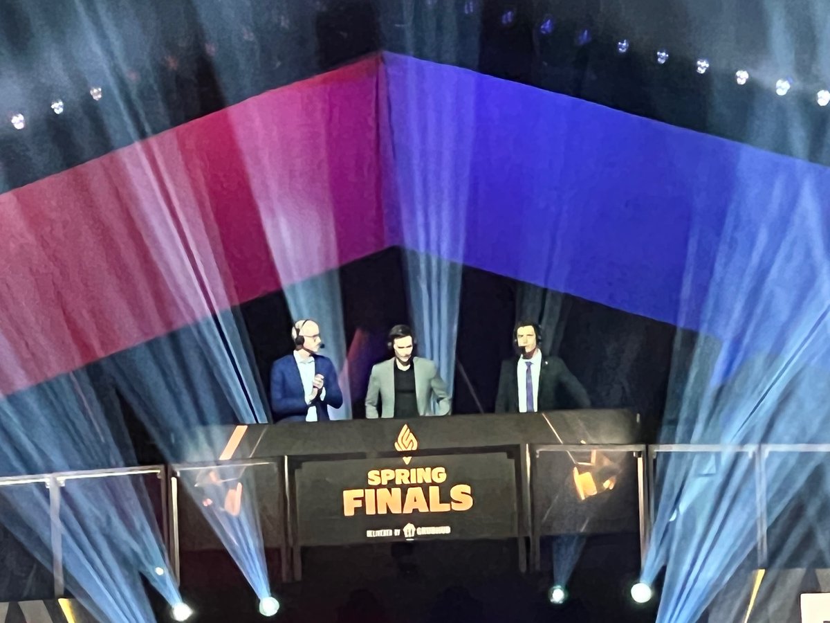 Profoundsoup's tweet image. This entire event is just @esports_kobe @CaptainFlowers @AzaelOfficial DJ set. @lolesports