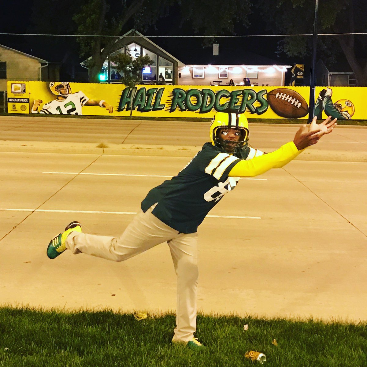 PackersFence's tweet photo. #HailRodgers #PackersFence #GoPackGo https://t.co/ZtLXTGRcKs