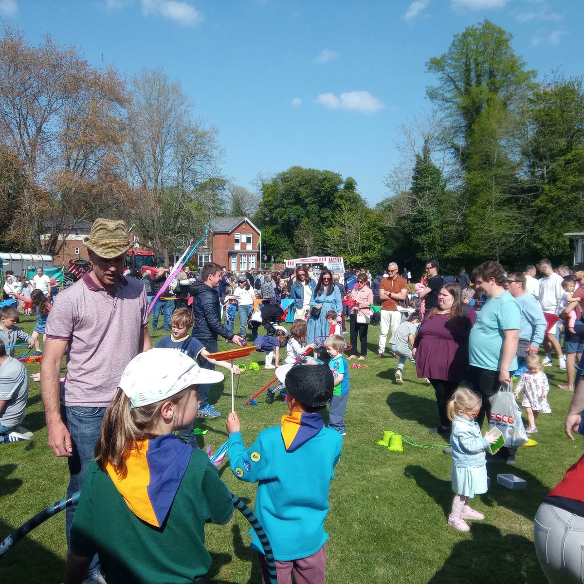 KatePoipassion's tweet photo. Such a busy vibrent day Haywards Heath Town Council spring fair, great to see so many people out, and Poi Passion Circus and Fire Arts was buzzing full of lovely family and people,
@__hh_towncouncil1 council
#funday #circuslife #circusworks #circuseverydamday #poipassion https://t.co/NgKdjacc77
