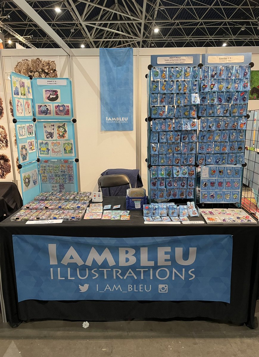 I_am_bleu's tweet photo. @rainylune Still pretty new to conventions myself. https://t.co/4jGuQv62pH