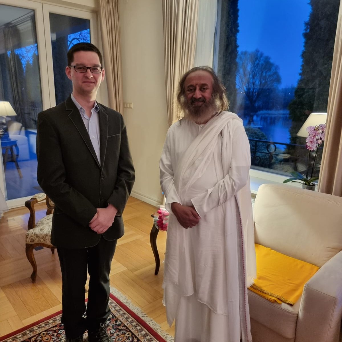 Chris_Iwanek's tweet photo. I had a pleasure to be invited to a closed meeting with @SriSri Ravi Shankar ji yesterday.
I thanked the guru for holding a meditation event in Warsaw for the sake of peace in Ukraine as the country continues to suffer from Russian invasion. https://t.co/8JXRJXk5Hh