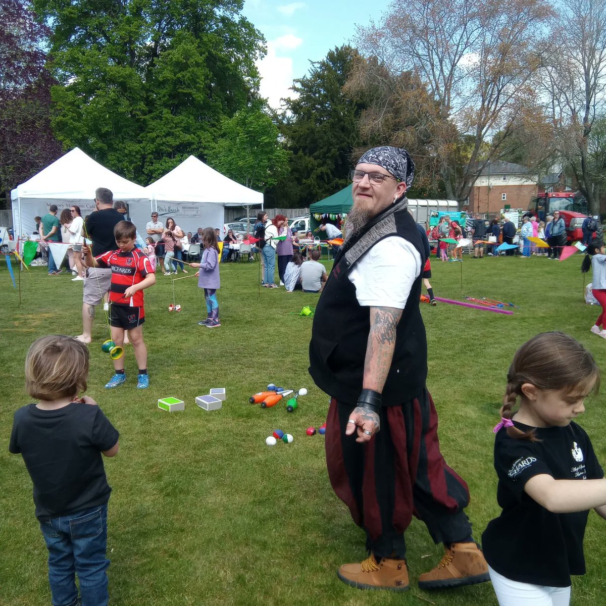 KatePoipassion's tweet photo. Such a busy vibrent day Haywards Heath Town Council spring fair, great to see so many people out, and Poi Passion Circus and Fire Arts was buzzing full of lovely family and people,
@__hh_towncouncil1 council
#funday #circuslife #circusworks #circuseverydamday #poipassion https://t.co/v1Cd57XIPz