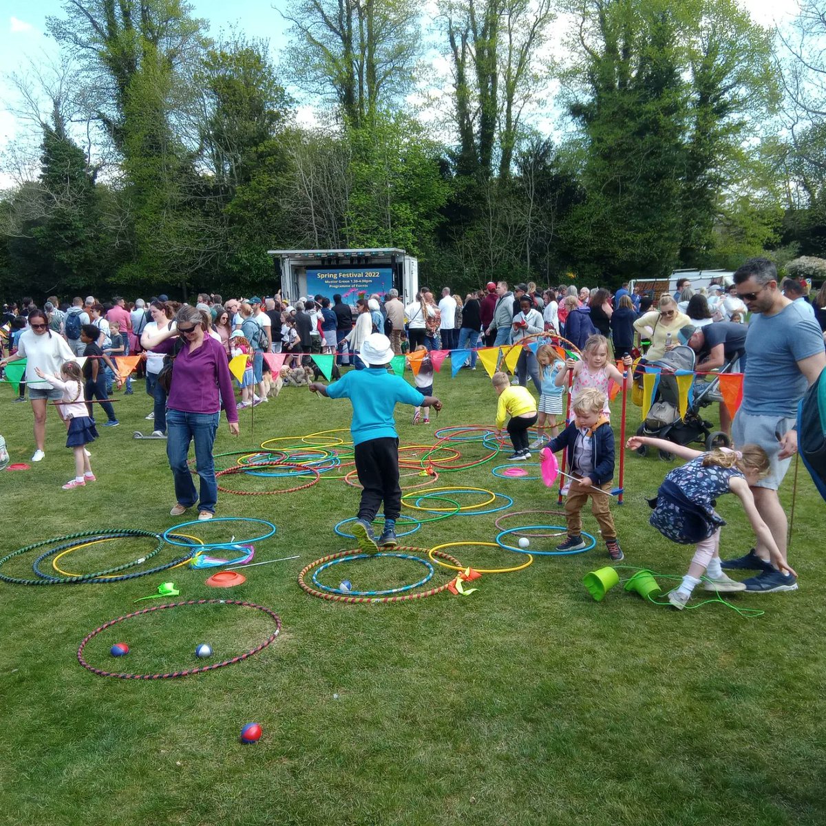 KatePoipassion's tweet photo. Such a busy vibrent day Haywards Heath Town Council spring fair, great to see so many people out, and Poi Passion Circus and Fire Arts was buzzing full of lovely family and people,
@__hh_towncouncil1 council
#funday #circuslife #circusworks #circuseverydamday #poipassion https://t.co/v1Cd57XIPz