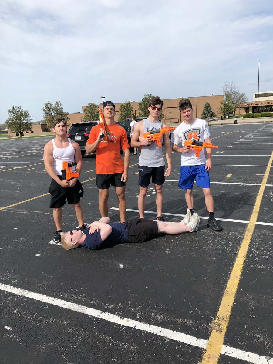 RyleDartWars's tweet photo. Ladies and gents the reigning champs have been taken down. I repeat THE REIGNING CHAMPS HAVE BEEN TAKEN DOWN BY THE DISCHARGERS!!! https://t.co/0s8A1uplcj