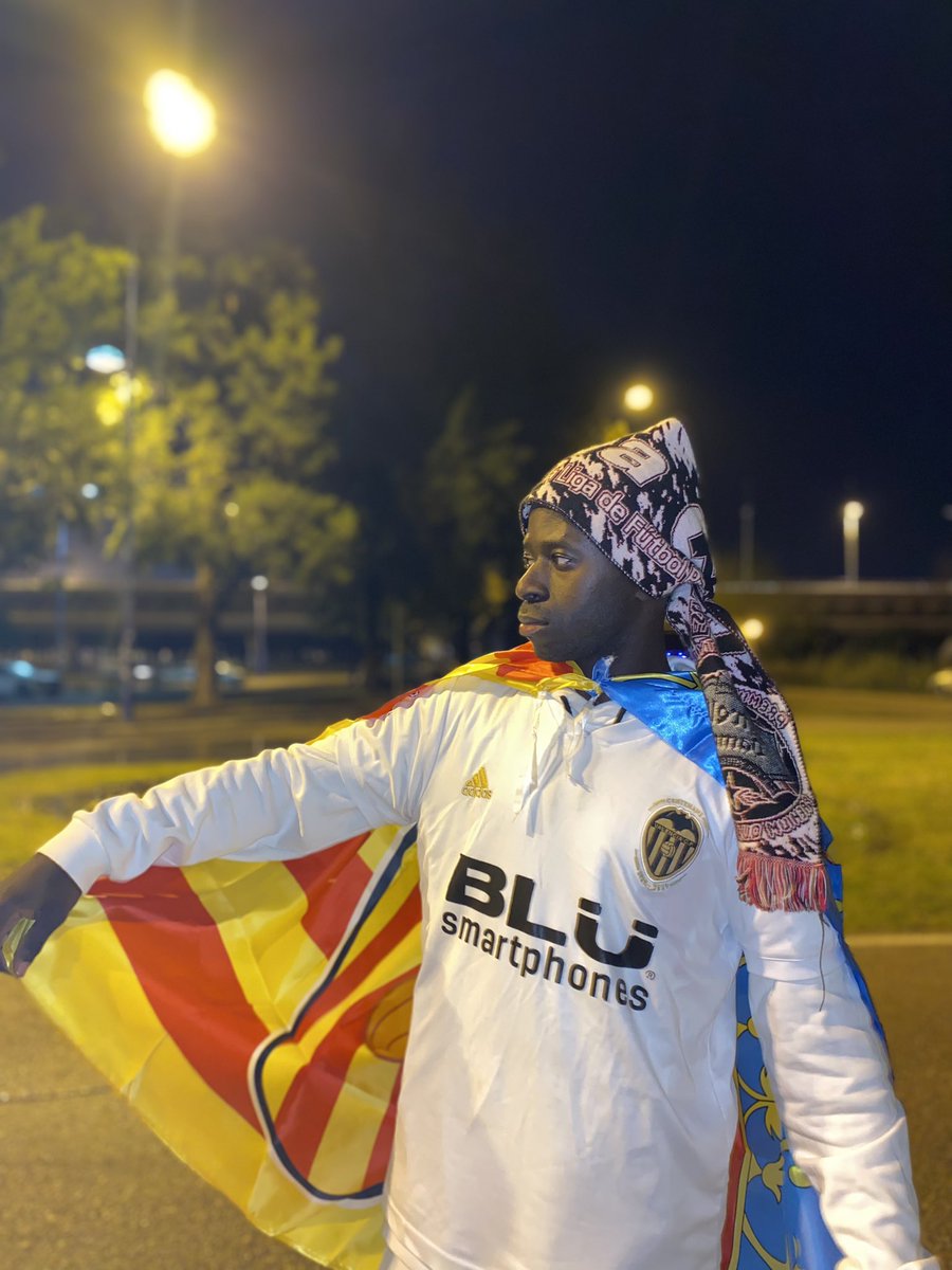 TijaneTouray's tweet photo. Ayer fue un día de muchas emociones…

Por circunstancias nunca he podido estar en una final, pero desde que se clasificaron para la final tenía decido ir 100% sea como sea. Cuando decidí coger el coche muchos me llamaron loco cuando decidí ir a Sevilla sin entrada. 1/3 https://t.co/roG95UUVxb