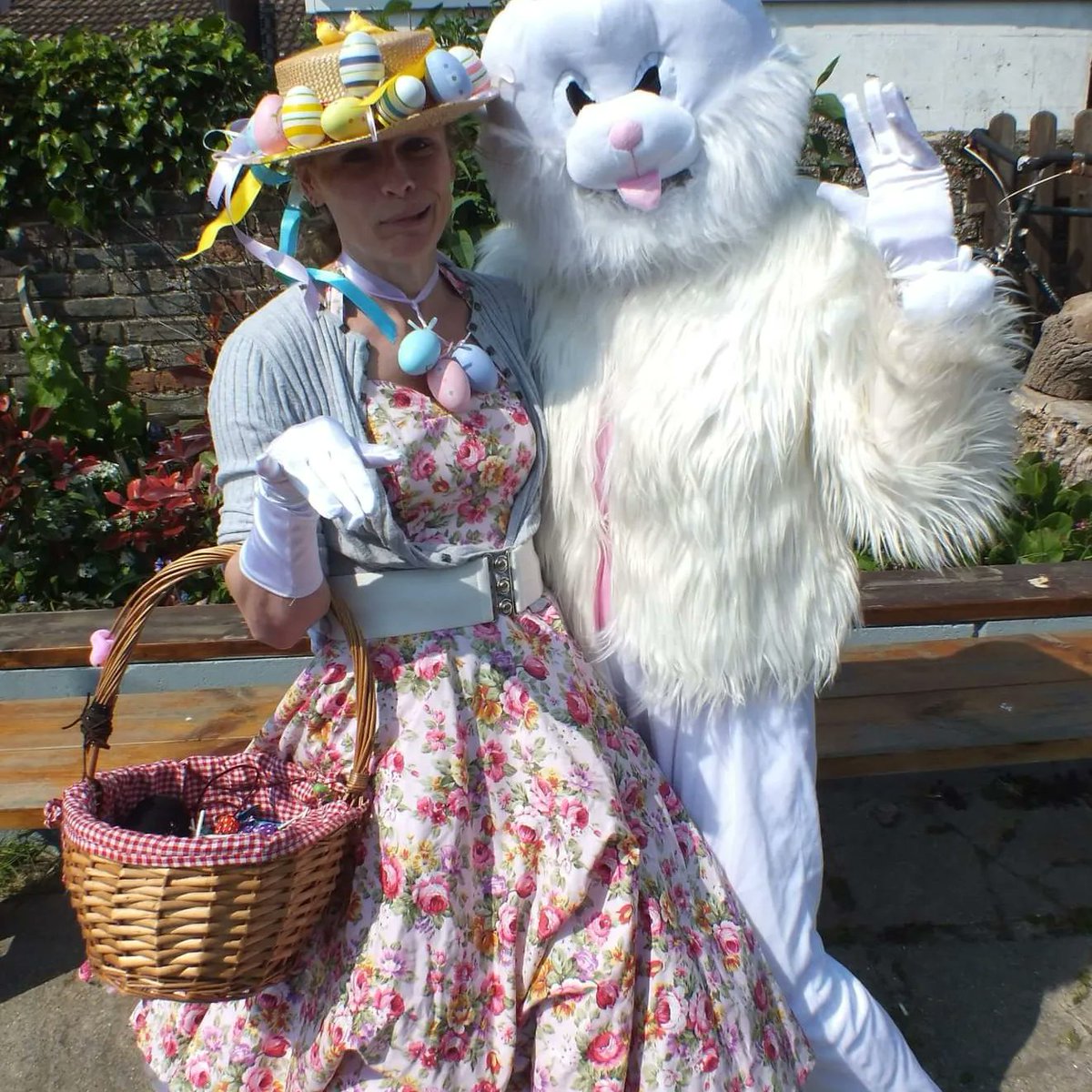 KatePoipassion's tweet photo. We had such a good time at @Littlehampton Town Artisan Market Littlehampton's @loca_arts
Merry Poppins and the big white rabbit given out handing out goodys, as allways lots of fun being ouf self for @Littlehampton Town Council
Thanks 🙏 for haveing us, see you all soon for 🌈 https://t.co/zEpzqSK0Wf