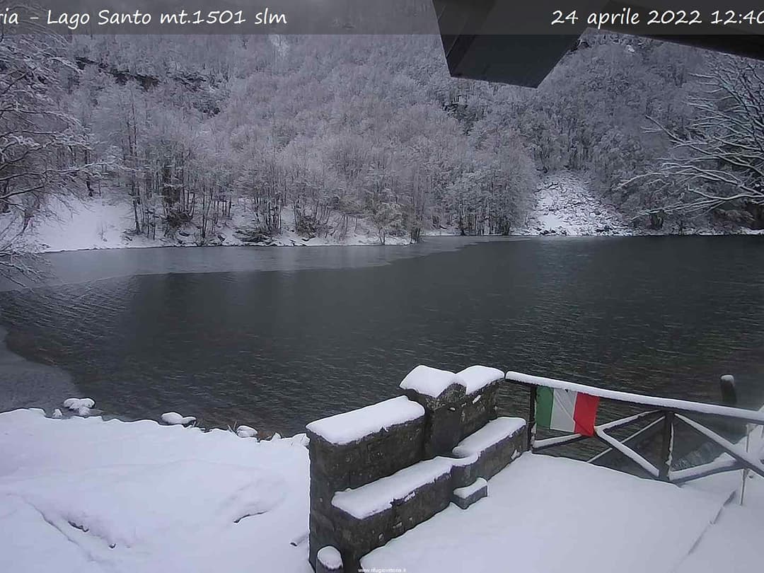 fpoli62_poli's tweet photo. Lago Santo modenese (24-04-2022) ๐คฉ e magica neve di primavera!
#lagosantomodenese #lagosanto #appenninomodenese #appenninotoscoemiliano #nevicata #neve #Snowfall #nevedaprile @ModenaDintorni @ViviAppenninoB @neveitalia @AppenninoNeve @CentroMeteoITA @Ansa_ER @3BMeteo https://t.co/7wqvoHsZ3T