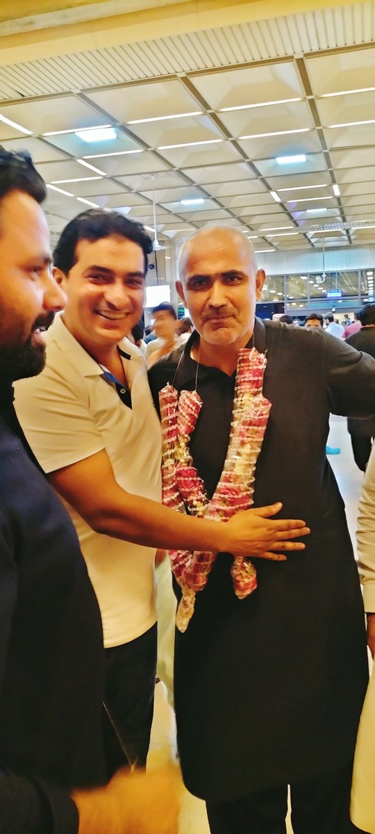 RashidKhaskhele's tweet photo. معاون خصوصی وزیر اعلی سندھ و صدر پیپلز یوتھ آرگنائزیشن صوبہ سندھ جاوید نایاب لغاری ، ربنواز بلوچ کو عمرہ ادائیگی کے بعد کراچی ایئرپورٹ پر صدر پیپلز یوتھ آرگنائزیشن کراچی ڈویژن راشد خاصخیلی، بادشاہ چانڈیو،نسیم احمد کھیمٹیو ،عمران شیخ نے مبارک باد دی https://t.co/8TWsJXsM2d