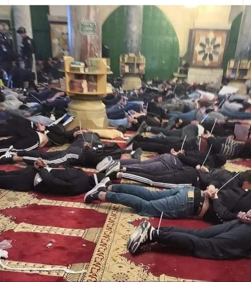 Uzma_zia1's tweet photo. This is what happens in Al-Aqsa Mosque. Where is the world....? 
#MarchAgainstImportedGovt https://t.co/EFAEeMKL30